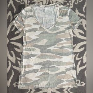 NWT Small VS PINK BASIC SHORT SLEEVE V-NECK TEE SHIRT TOP CAMOUFLAGE